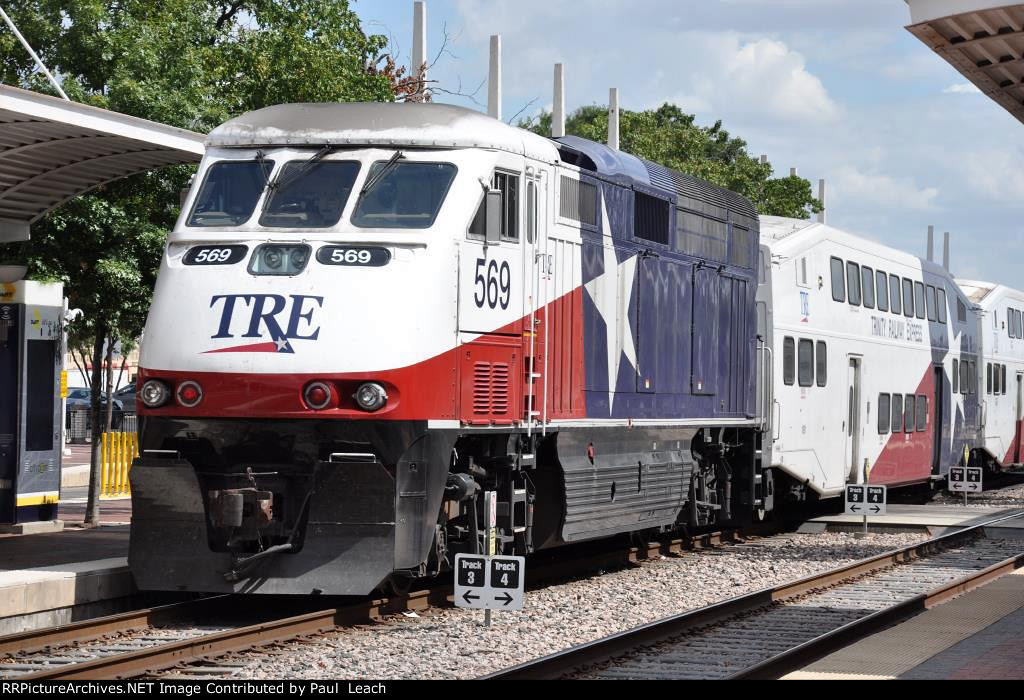 Commuter makes its station stop before shoving west